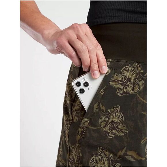 Athleta Trekkie North Printed Short in Terra Firma Olive - Picture 3 of 14